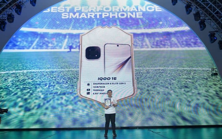 iQOO 15 Jadi HP Terkencang UCA 2026, Raih Best Performance Smartphone iQOO 15 Jadi HP Terkencang UCA 2026, Raih Best Performance Smartphone