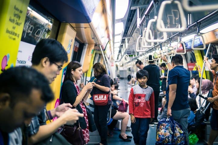 Rekomendasi 10 Game Offline yang Asyik Dimainkan Saat di Kereta Rekomendasi 10 Game Offline yang Asyik Dimainkan Saat di Kereta