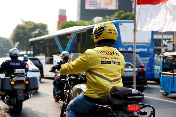 Susul Grab dan Gojek, Maxim Terapkan Potongan 8 Persen buat Driver
Susul Grab dan Gojek, Maxim Terapkan Potongan 8 Persen buat Driver