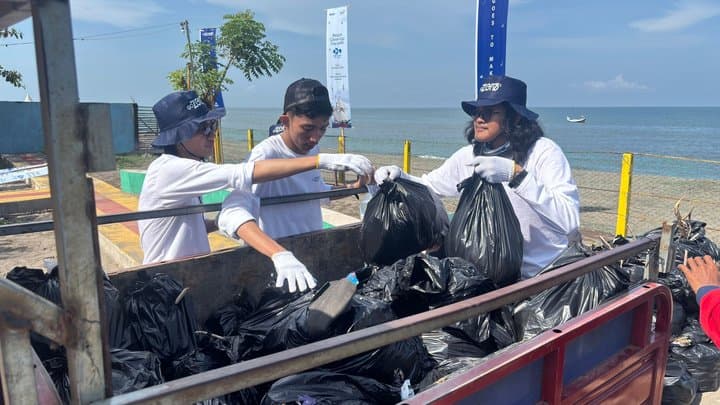 GoZero%: Telkom dan Marine Buddies Bersihkan 1,4 Ton Sampah Pantai GoZero%: Telkom dan Marine Buddies Bersihkan 1,4 Ton Sampah Pantai