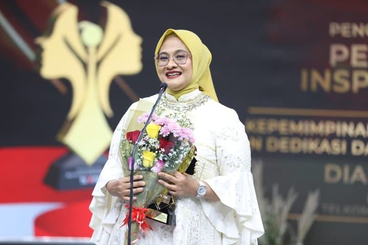 Kepemimpinan Dian Siswarini Bawa Telkom Raih Penghargaan Nasional Kepemimpinan Dian Siswarini Bawa Telkom Raih Penghargaan Nasional