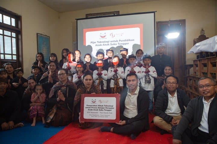 NeutraDC Beri Dukungan Teknologi untuk Pendidikan Anak Suku Tengger NeutraDC Beri Dukungan Teknologi untuk Pendidikan Anak Suku Tengger