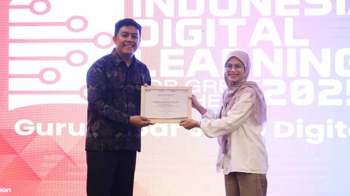 Telkom Dukung Digitalisasi di 5 Sekolah di Ciayumajakuning Telkom Dukung Digitalisasi di 5 Sekolah di Ciayumajakuning