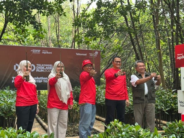 Telkomsel Jaga Bumi & GoZero% Kick-Off Tanam 1.000 Mangrove di Angke Telkomsel Jaga Bumi & GoZero% Kick-Off Tanam 1.000 Mangrove di Angke