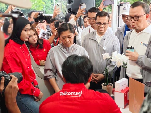 Telkomsel Dukung Pemerintah Migrasi eSIM dan Update Data Pelanggan
Telkomsel Dukung Pemerintah Migrasi eSIM dan Update Data Pelanggan