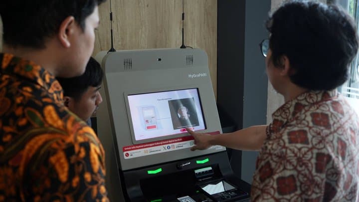 Giliran Telkomsel Uji Coba Registrasi SIM Card Pakai Biometrik
Giliran Telkomsel Uji Coba Registrasi SIM Card Pakai Biometrik