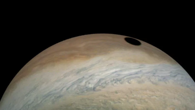 Misteri Lingkaran Hitam Sebesar Bumi di Jupiter Terpecahkan
