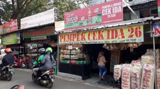 Cari Pempek Terlezat di Palembang, Yuk Telusuri Jalan Mujahiddin 26 Ilir