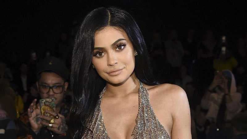 Kylie Jenner Buat Make-up yang Terinspirasi dari Stormi