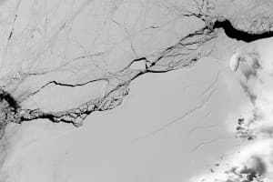 Gunung es raksasa lepas dari Antartika