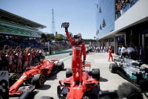 Vettel lewati Hamilton juarai GP F1 Australia