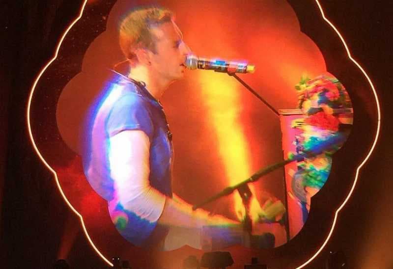 Sebar Pesan Damai, Konser Coldplay di Thailand Pecah! 