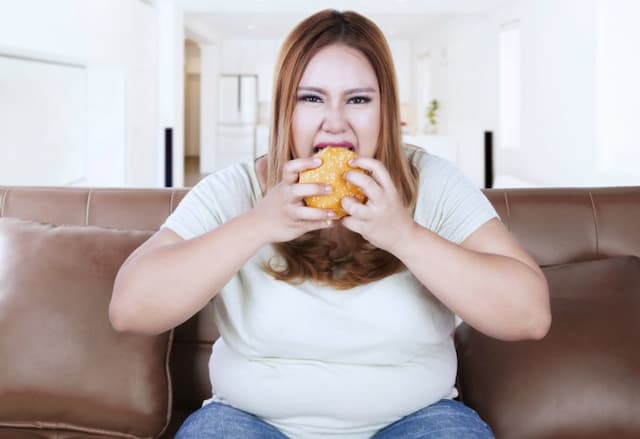 Makan Terburu-buru Berdampak Buruk Buat Kesehatan 