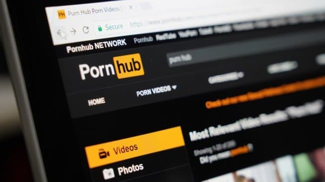 Pornhub Buat Film Porno di Pantai Penuh Sampah: Biar Kita Saja yang Jorok
