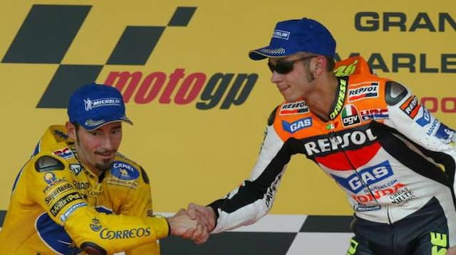 Bukan Marquez atau Lorenzo, Tapi Ini Rival yang Dibenci Rossi