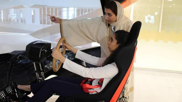 Pangeran Waleed Rayakan Kemerdekaan Perempuan Arab Saudi