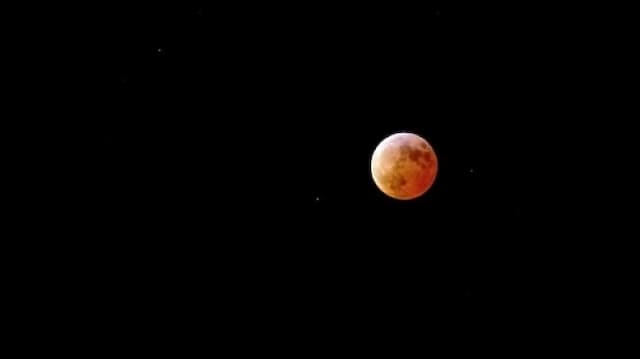 Cara Mudah dan Aman Melihat Gerhana Bulan Total