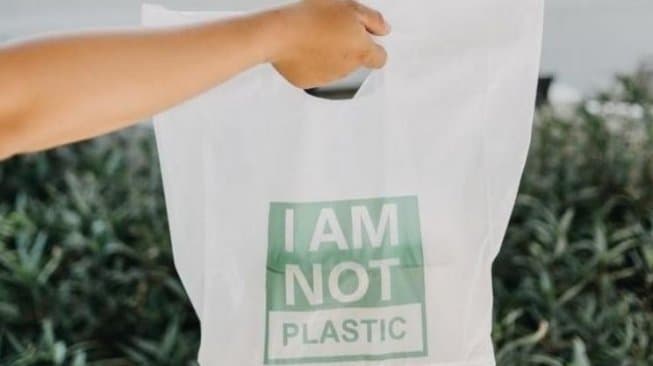 Ramah Lingkungan, Tas Plastik Ini Bisa Larut dalam Air