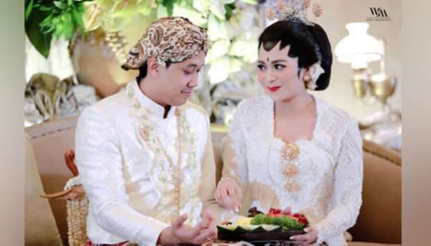 Nagita Slavina Anggun dalam Pesta Pernikahan Caca Tengker