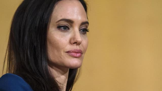 Angelina Jolie Akui Tak Enak Hidup Sendiri