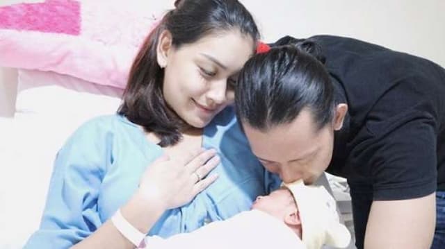 Melody Prima Lahirkan Anak Pertama di Usia 22 Tahun