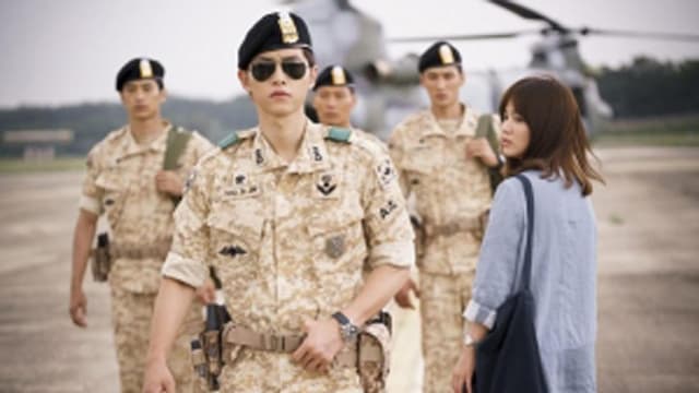 Kisah Cinta Song Joong Ki-Hye Kyo Berawal dari Descendants 