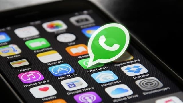 Hindari Berita Hoax, WhatsApp Akan Beri Label Pesan Terusan