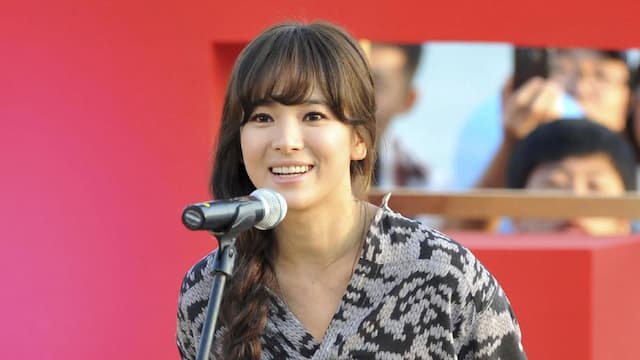 Gaya Seksi Song Hye Kyo: Disukai Pria, Disontek Wanita
