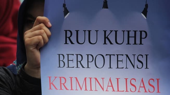 Nasib LGBT di Indonesia: Target Kebencian, Razia, dan Penjara RKUHP
