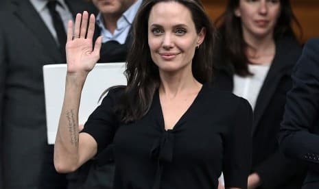 Angelina Jolie Dikabarkan Bangkrut 