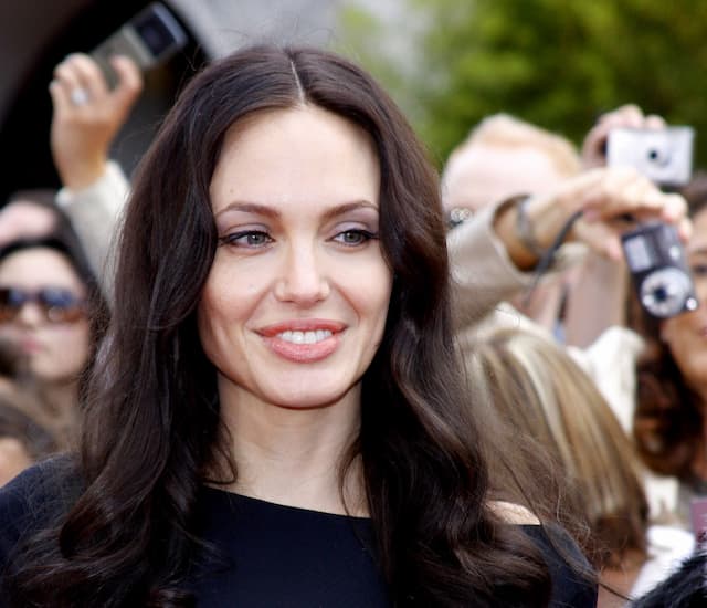 Move On dari Brad Pitt, Angelina Jolie Siap Menikah Lagi di Kamboja?