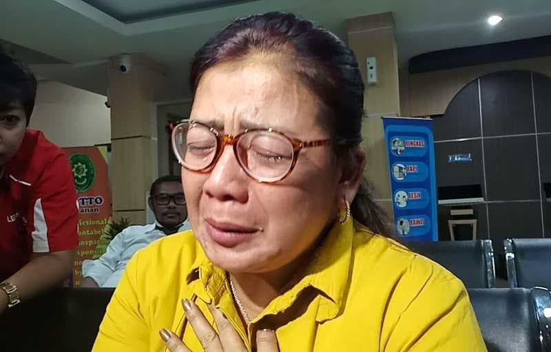 Sakit Hati pada Hilda Vitria, Ibunda Kriss Hatta Menangis Usai Hadiri Sidang