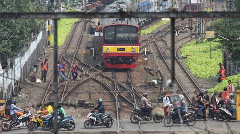 Rel Kereta Cilebut-Bogor Patah, Perjalanan KRL Terganggu
