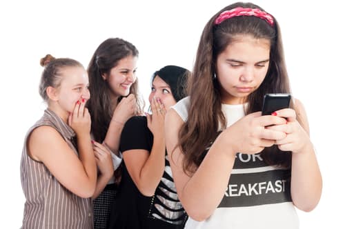 Banyak Remaja Bersikap Kasar di Media Sosial