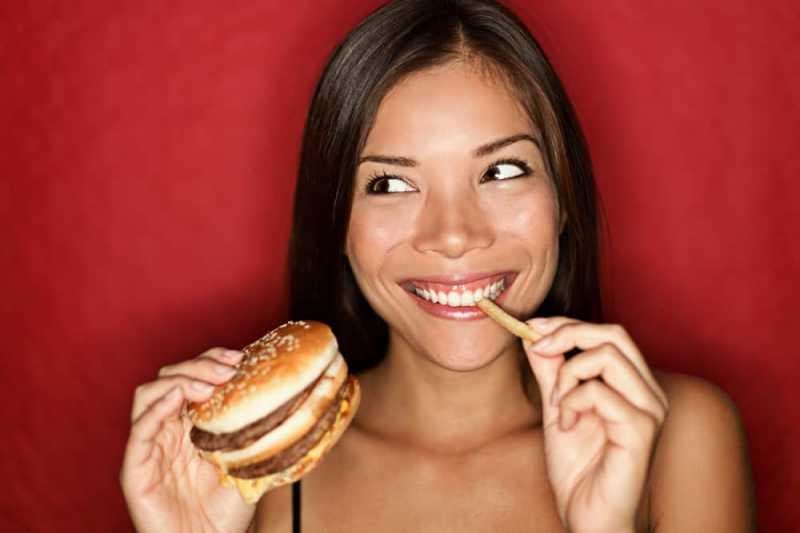 Sering Makan Fast Food? Hati-hati, 3 Bahaya Ini Mengintai Kesehatan Anda