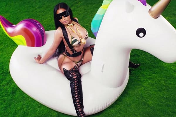 Nicki Minaj Pesta Bikini di Video Musik Terbarunya
