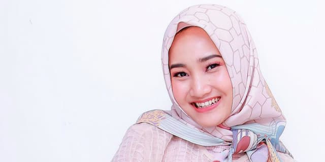 Deretan Desainer Hijab di Balik Gaya Stylish Fatin