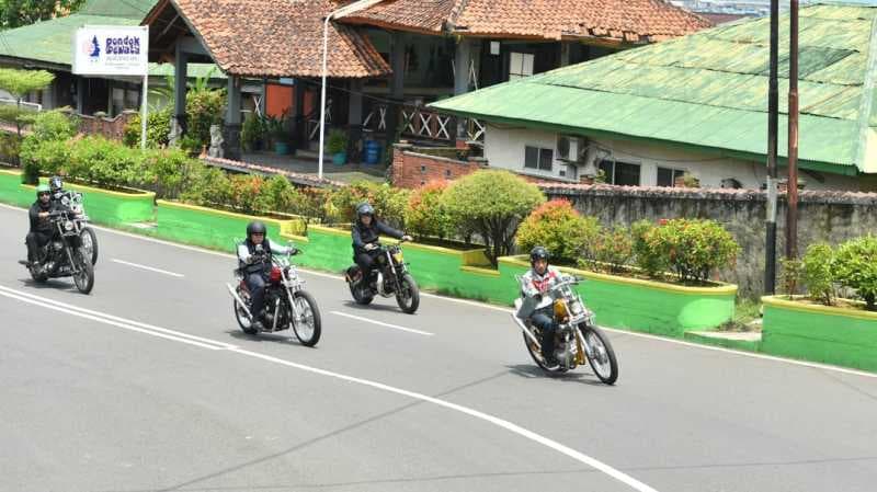 Kesan Jokowi Setelah Touring 30 Km dengan Motor Emas di Sukabumi
