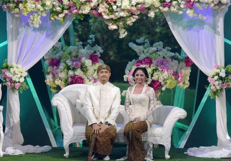 Terungkap Sudah Teka Teki Pernikahan Dewi Perssik - Angga Wijaya