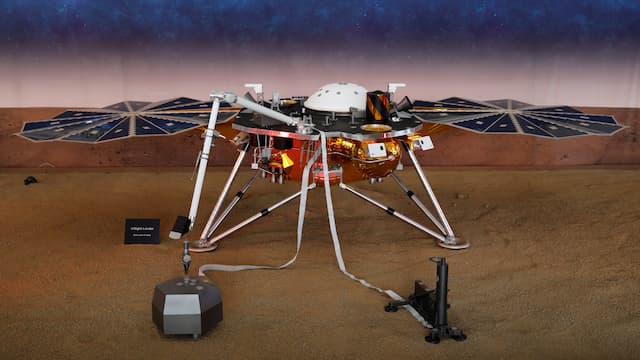 Lewati Teror 7 Menit, Robot InSight NASA Sukses Mendarat di Mars