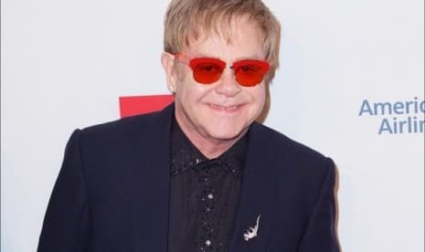Elton John Rayakan Ultah ke-70 