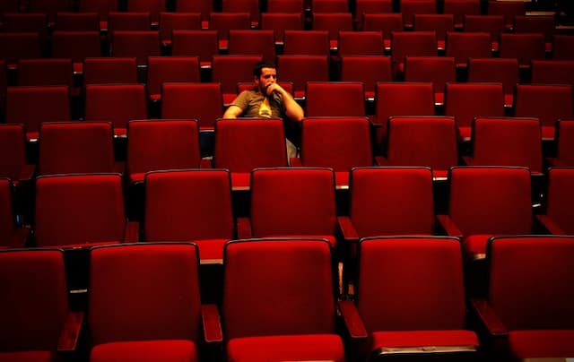 Selamatkan Bioskop, Film Dilarang Tayang Perdana di Netflix