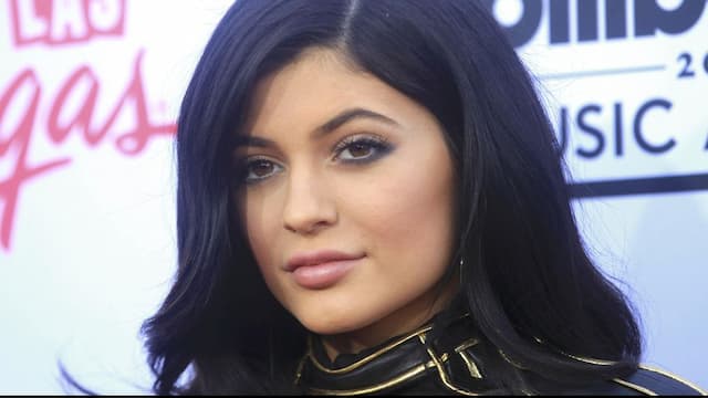 Berat Badan Naik 18 Kg, Kylie Jenner Disebut Benci Hamil