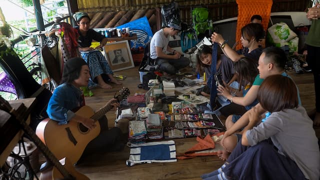 Pasar di Vietnam Ini Jual Barang-barang Peninggalan Mantan