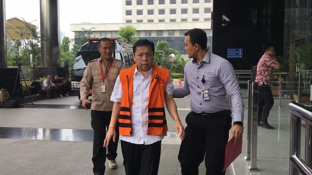 Diperiksa KPK, Setya Novanto Jalan Kaki hingga Naik Tangga Lantai 2
