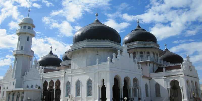 5 Masjid Indonesia yang Selamat dari Musibah Besar