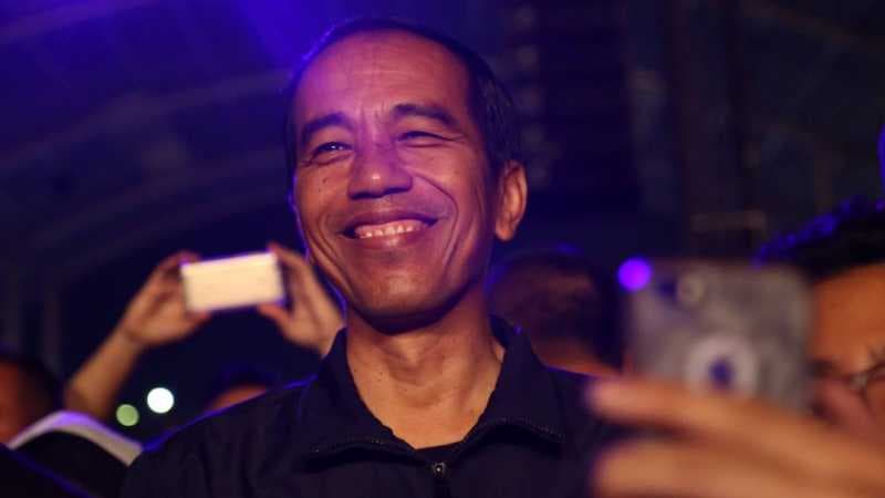 Usai Nonton Ebiet G Ade, Jokowi Saksikan Deadsquad di Synchronize Fest