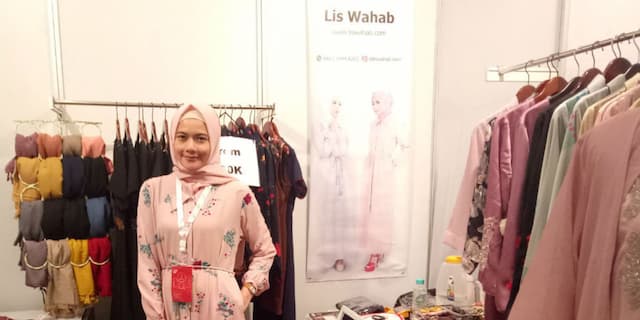 Bisnis dan Amal Si Desainer Hijab Baru