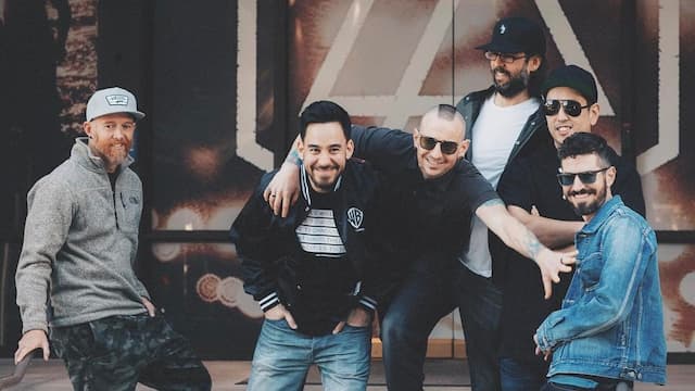 Chester Bennington Tewas, Bagaimana Kelanjutan Tur Konser Linkin Park?