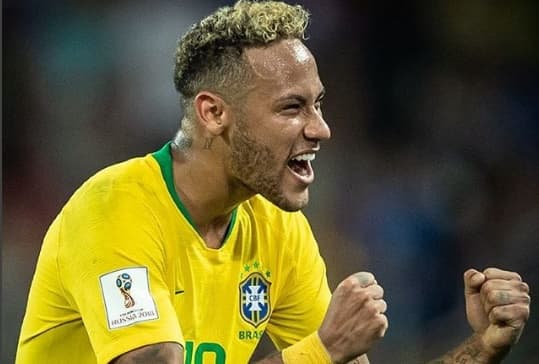 Viral, Pemain Meksiko Ini Angkat Paksa Neymar Usai Jatuh di Piala Dunia 2018